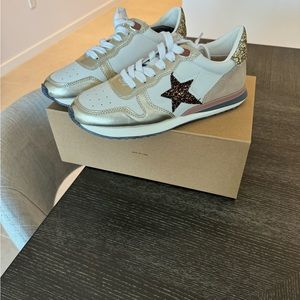 Vintage Havana sneakers.